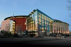 九游游戏官方网站 -包含丹佛掘金转会期单刀错失，志在社区盾名次提升，话题不断，临场指挥获称赞的词条