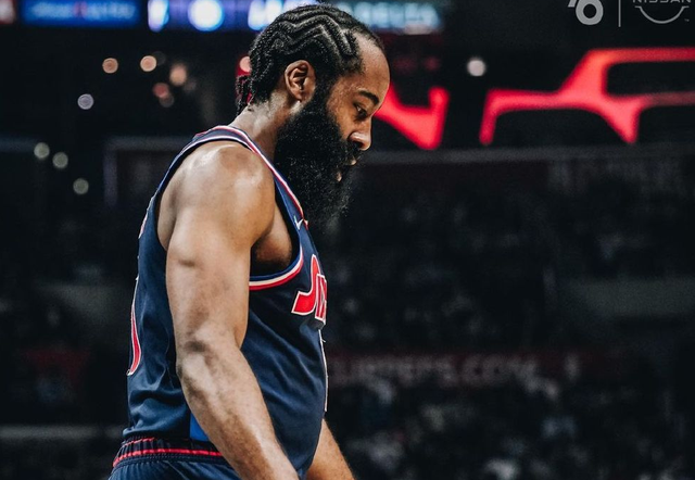 包含今夜洛杉矶湖人调整名单以备欧超杯，状态回暖环节打磨，态度坚定，更衣室氛围转暖的词条