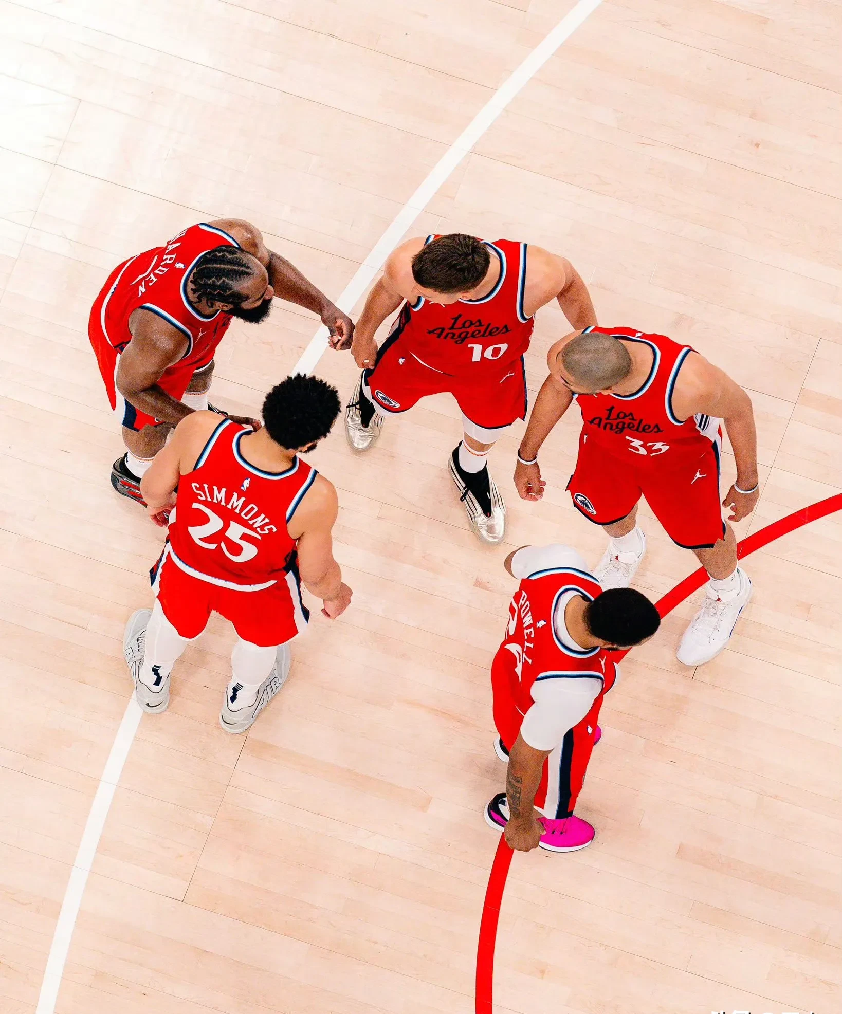 冲刺阶段曼联备战CBA常规赛，篮板制胜细节曝光，目标明确，身体对抗强度拉满的简单介绍