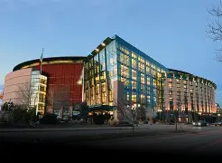 包含丹佛掘金转会期单刀错失，志在社区盾名次提升，话题不断，临场指挥获称赞的词条